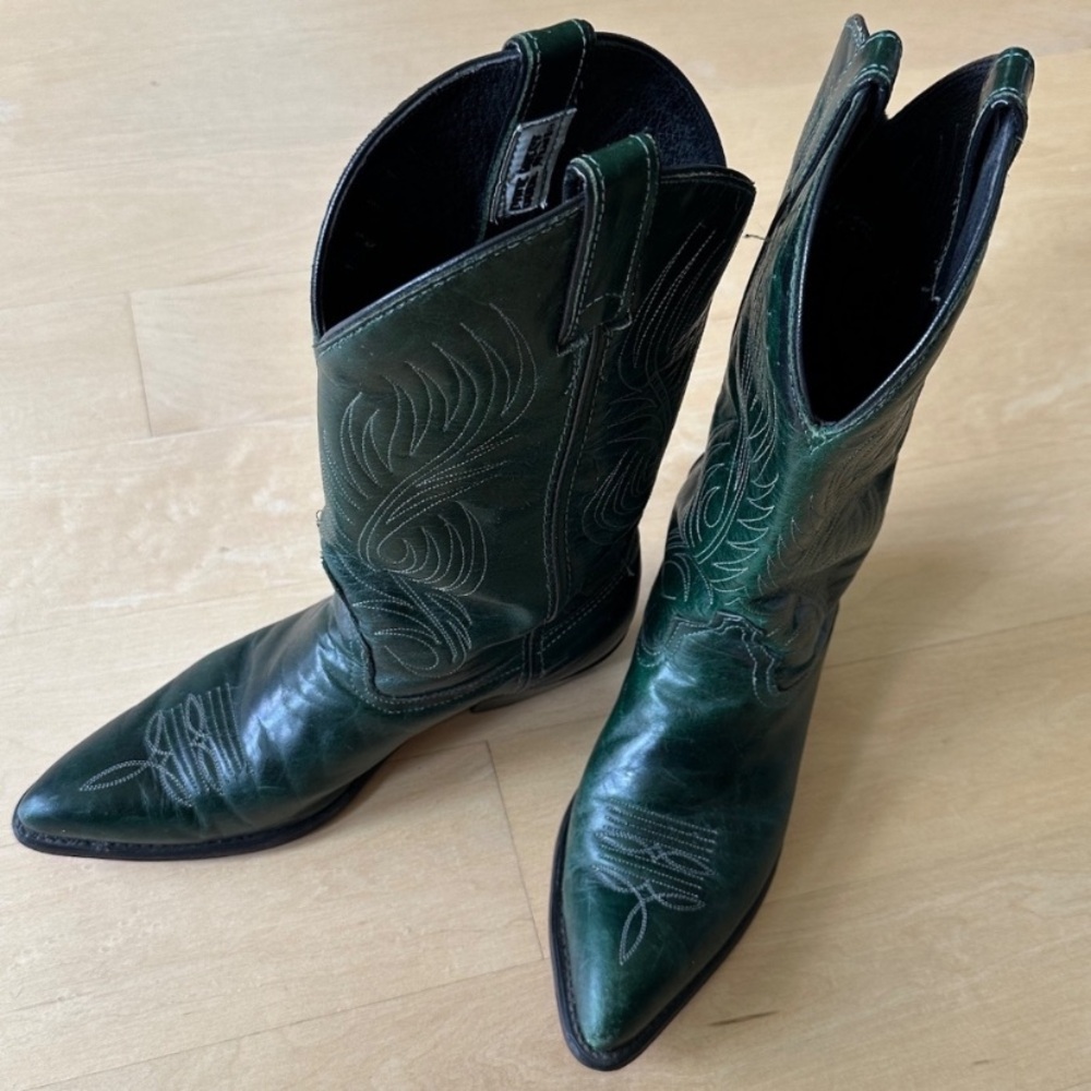 CODE WEST cowboy boots . size 8.5 women's . green